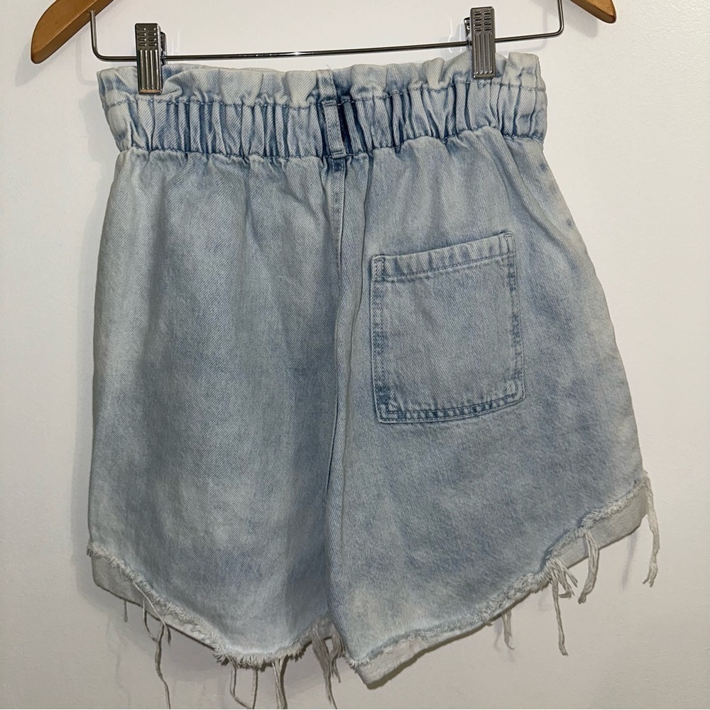 Zara Light Wash Denim Paper Bag Shorts size 2 - Picture 5 of 10